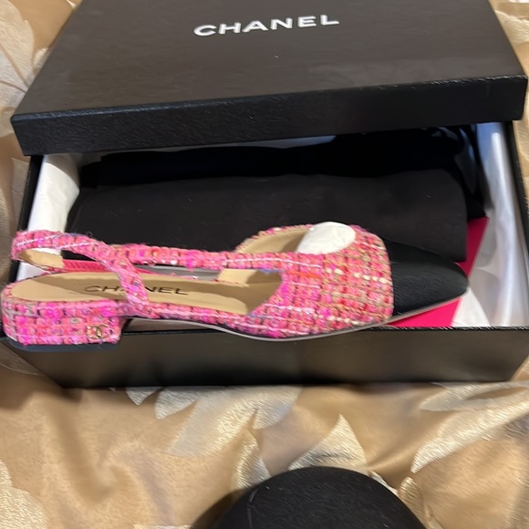 Brand new Chanel Pink Tweed Slingback Sandals - Picture 2 of 7